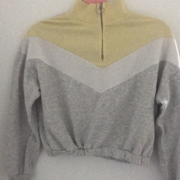 H&M cropped sweater, yellow, white and grey. Also available in pink - Picture 2 of 3